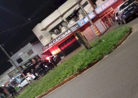 Homem esfaqueia a mãe, é baleado pela PM e morre
