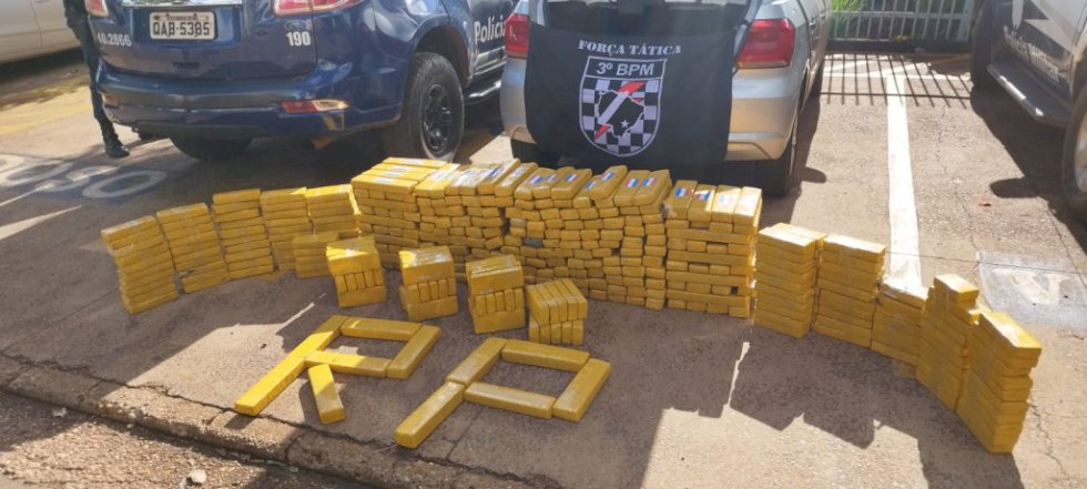 PM apreende grande quantidade de maconha dois homens são presos