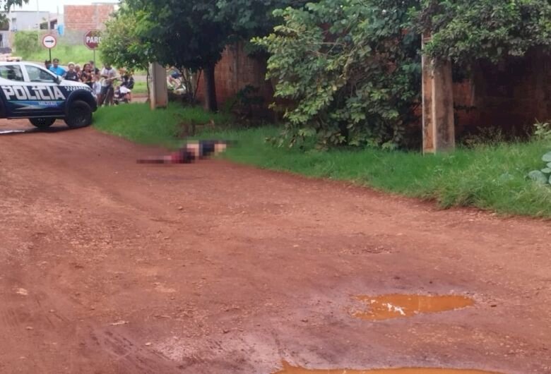 Homem é assassinado a golpes de faca pelo enteado usuário de drogas