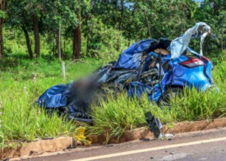 Motorista é ejetado de carro e tem corpo dilacerado em acidente com carreta na MS-040