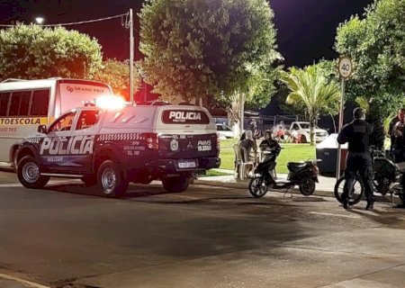Com latas de cerveja e ferimentos causados por queda de moto, jovem é preso em Santa Rita do Pardo