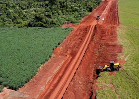 Prefeitura municipal de Ivinhema recupera estrada de acesso a Gleba Jaborandi