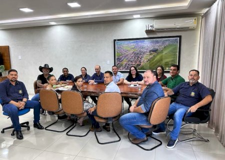 Prefeito Juliano Ferro realiza a primeira reunião de 2024 com todos os secretários