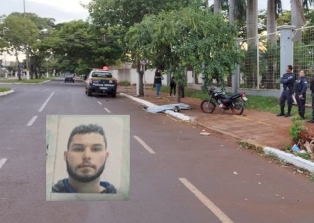 Jovem morre após bater moto em árvore em Dourados