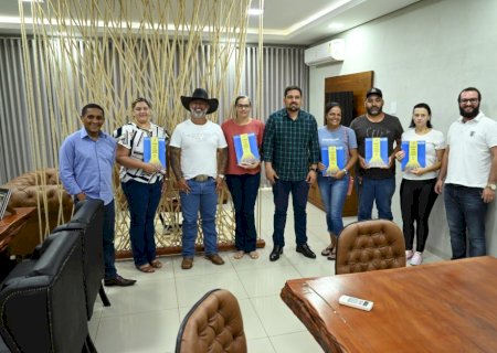 Prefeitura entrega Habite-se e regulariza documentação de cinco famílias em Ivinhema