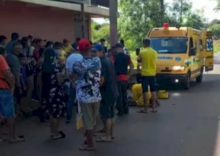 Motociclista morre e menino de 8 anos fica ferido em acidente com caminhão na fronteira