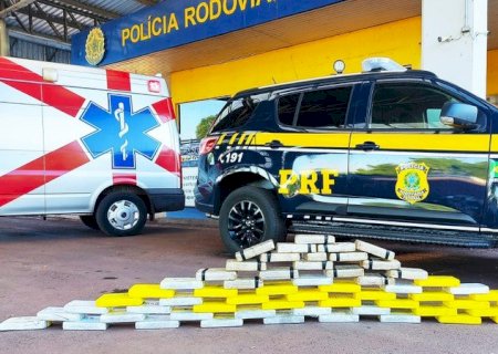 PRF apreende 62 Kg de cocaína em ambulância na BR-262