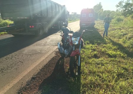 Ivinhema - Acidente entre carro e moto de uma vítima ferida na BR 376