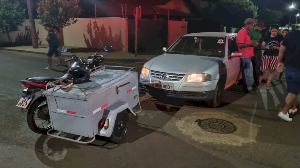 Nova Andradina - Acidente entre carro e moto deixa uma vitima ferida