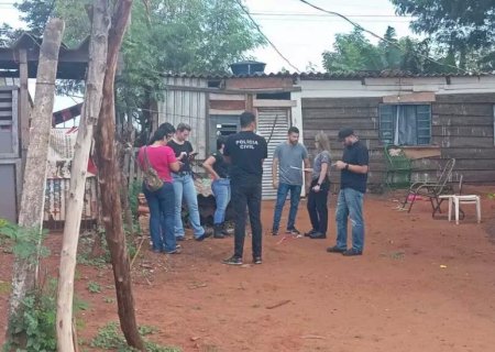 Mulher é morta pelo ex com faca cravada no peito