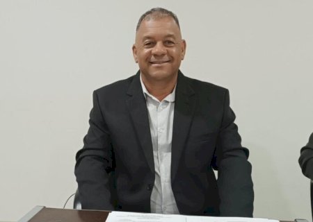 Zé Picareta reivindicou a troca de lâmpadas queimadas na Gleba Ouro Verde e o patrolamento da estrada da Gleba Azul