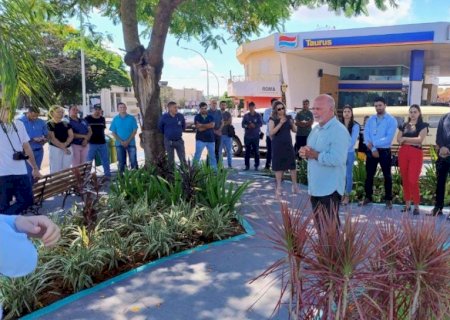 Vereadores participam de inauguração de Praça revitalizada pelo Sicoob.