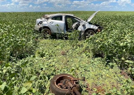Motorista perde controle da direção e capota veículo em rodovia