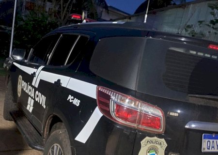 Polícia Civil apreende celular, simulacro, espingarda e indicia investigado por crime sexual e ameaça contra criança, em Vicentina
