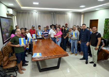 40 famílias de Ivinhema receberam escrituras através do Projeto Reurb