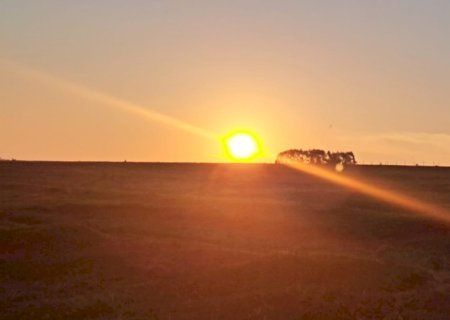 Sol deve predominar em MS nesta segunda, mas previsão não descarta chuvas na porção norte