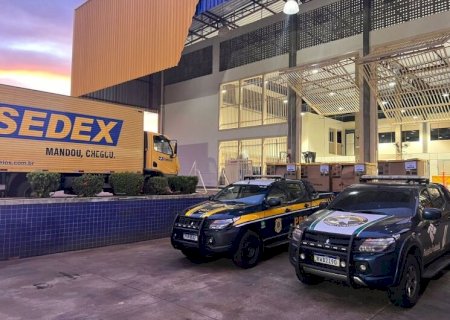 Caminhão dos Correios com mercadorias contrabandeadas é apreendido em Dourados