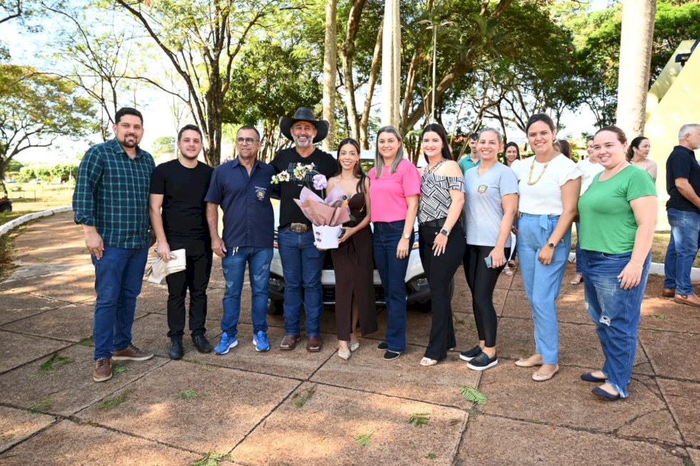 Prefeitura municipal através da secretaria de Assistência Social adquiri mais um veículo 0 Km