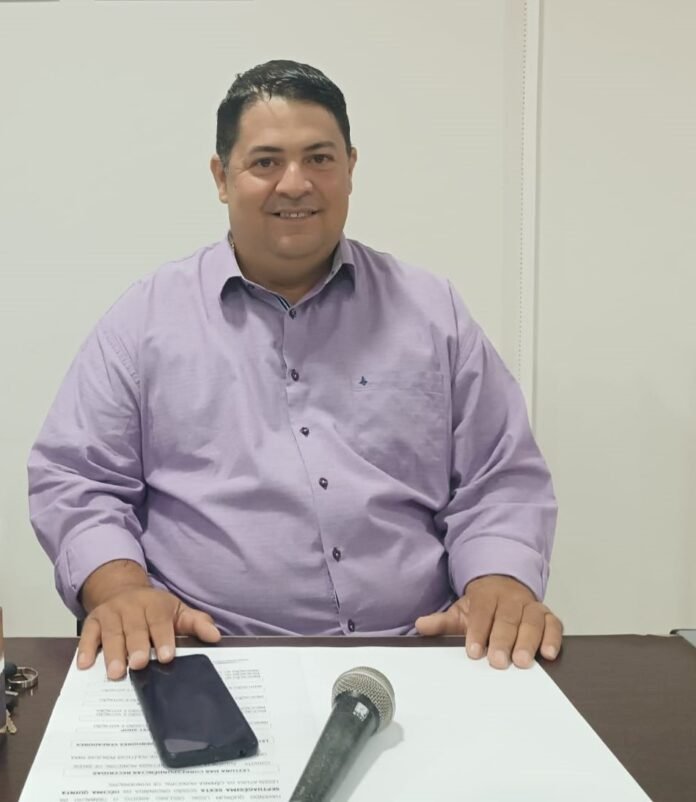 Vereador Marcio cobrou vestiário com banheiro no campo de futebol do bairro Vitória e lombada eletrônica na BR-376