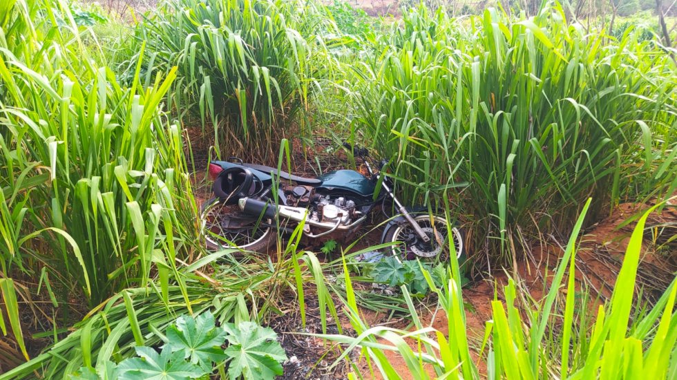 Polícia Militar localiza, em Ivinhema, motocicleta que possivelmente foi utilizada em homicídio ocorrido em Angélica