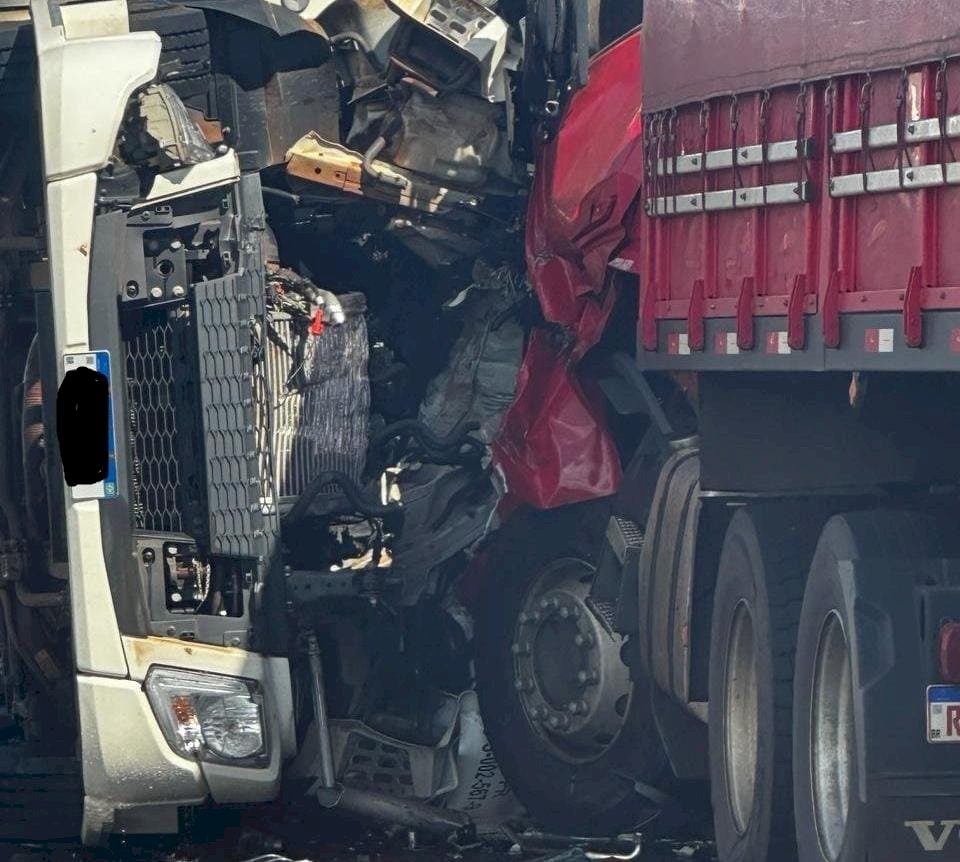 Carretas colidem na BR-163 entre Juti e Caarapó e deixa vítima fatal