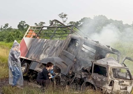 Quatro vítimas morrem carbonizada em acidente na MS -141 próximo a cidade de Naviraí
