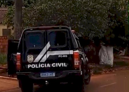 Mãe e filho são presos por violência doméstica