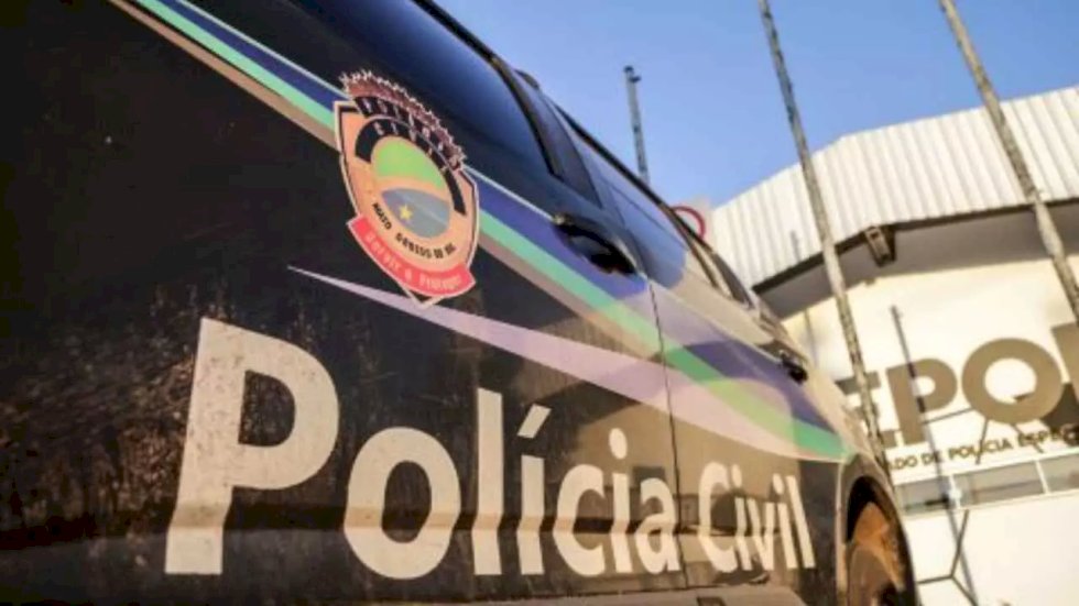 Homem é encontrado morto com tiro na cabeça ao lado de carro na BR-262