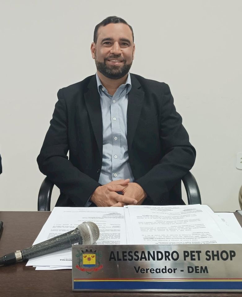 Vereador Alessandro Petshop indicou a limpeza de via e operação tapa-buracos em trecho próximo à Rodoviária