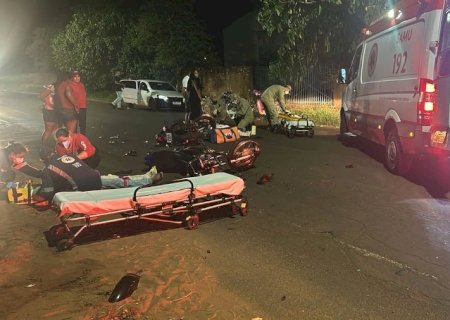 Nova Andradina: Motociclistas são levados para hospital após colisão frontal
