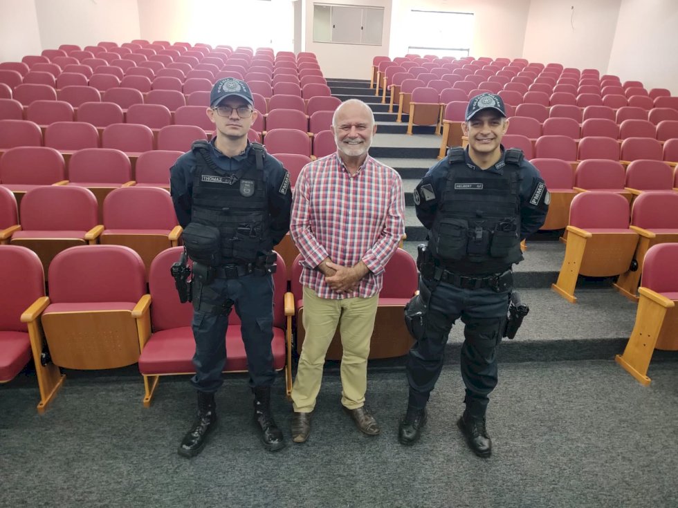 Coronel e Tenente da Polícia Militar visitam novo espaço da Câmara Municipal de Ivinhema