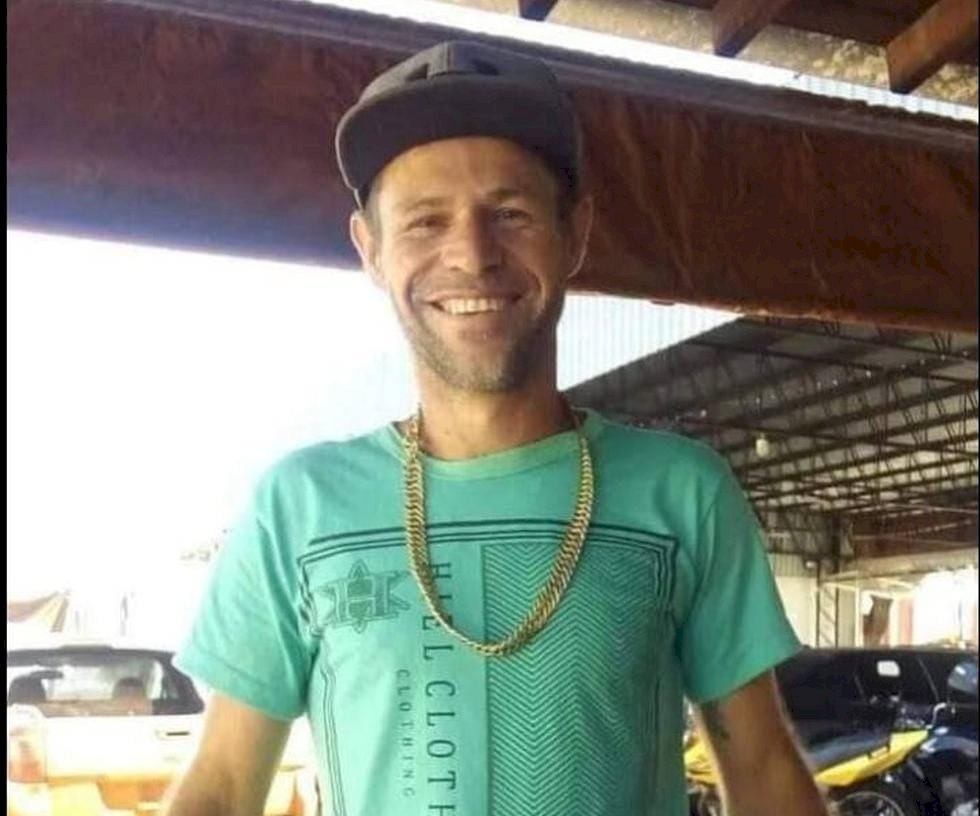 Polícia investiga morte de homem espancado com tijolos em campo de futebol