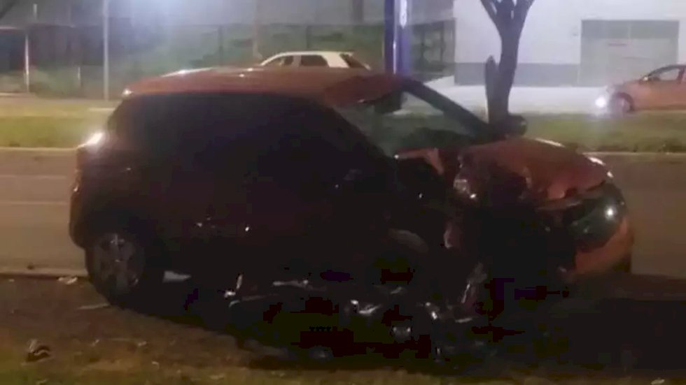 Motociclista na contramão morre após bater de frente com carro