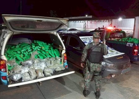 Condutor foge e abandona carro roubado com mais de uma tonelada de drogas