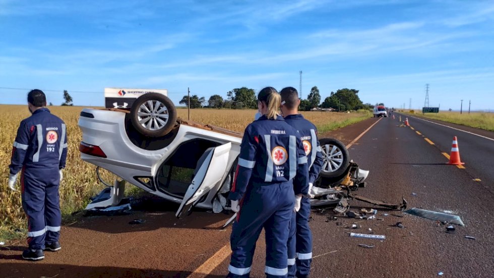 Pneu estoura, carro sai da pista e mulher morre na BR-463