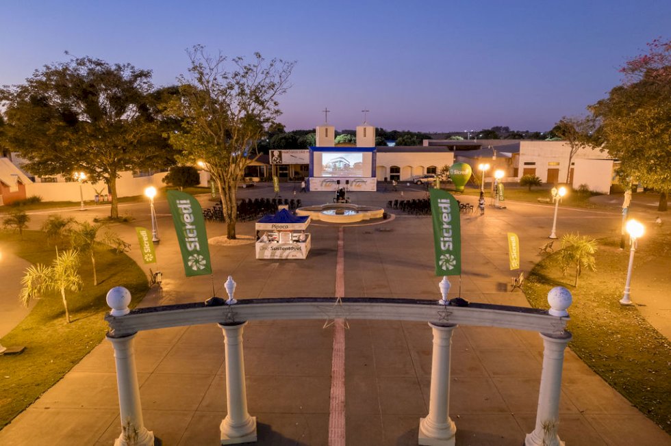 Público agradece pelas exibições do “Cine Sustentável Sicredi” em Jateí