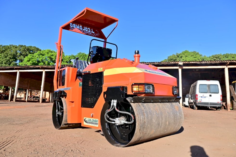 Prefeitura Municipal de Ivinhema compra rolo compactador