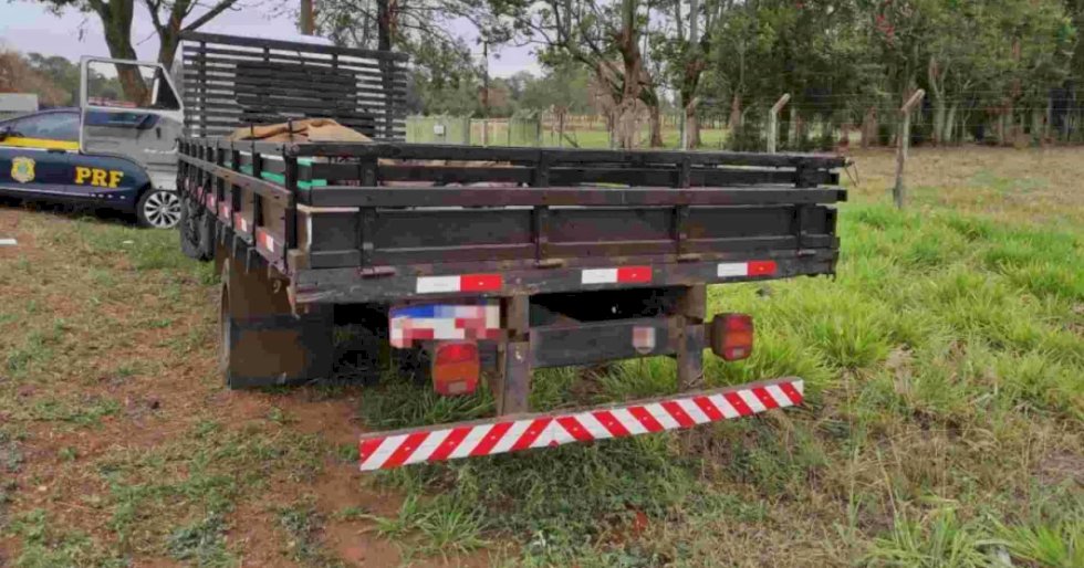 Irmãos são flagrados transportando 1,5 tonelada de maconha e acabam presos pela PRF em Vicentina