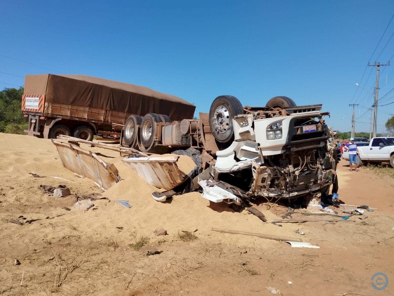 Acidente na BR-163, deixa três feridos e dois veículos destruídos
