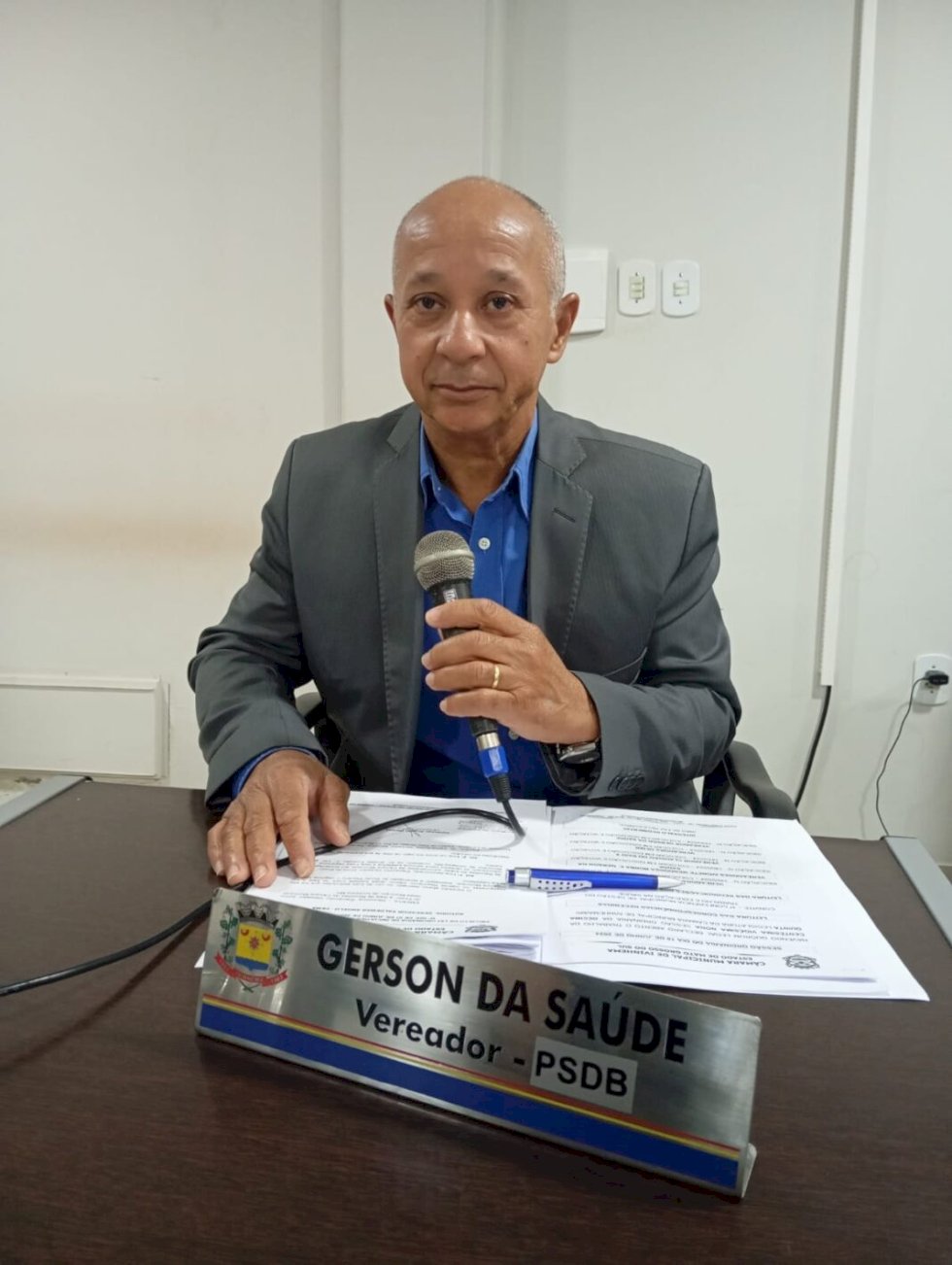 Vereador Gerson solicita melhorias no estádio Saraivão