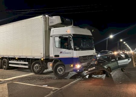 Nova Andradina: Colisão entre carro e caminhão na BR-376 deixa criança ferida