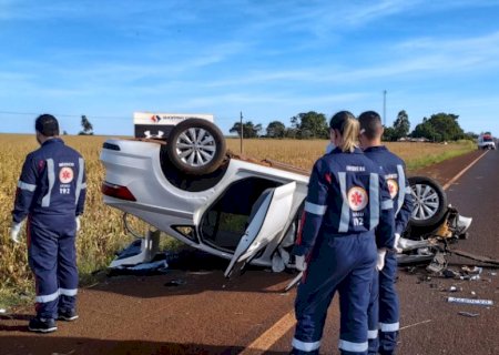 Pneu estoura, carro sai da pista e mulher morre na BR-463