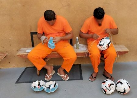 Reeducandos de MS produzem bolas oficiais para campeonatos e atletas com deficiência visual