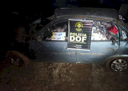 Veículo capota após fugir do DOF carregado com cigarros contrabandeados