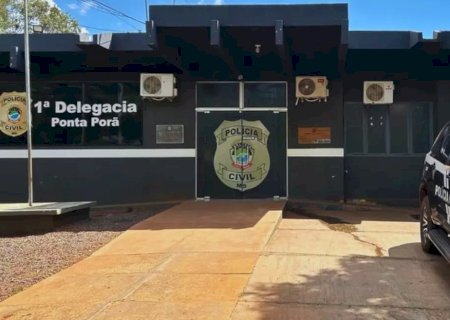 Pneu de carreta estoura e homem morre na varanda de casa