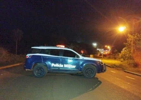 Homem tenta matar esposa com sequelas de AVC, é impedido pelo filho de 15 anos, enfrenta policiais civis, militares e Guarda Municipal e acaba morto