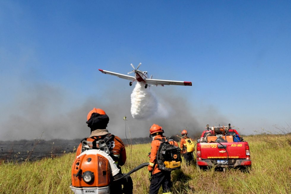 Sanesul fornece mais de 1,5 milhão de litros de água bruta para combate aos incêndios no Pantanal