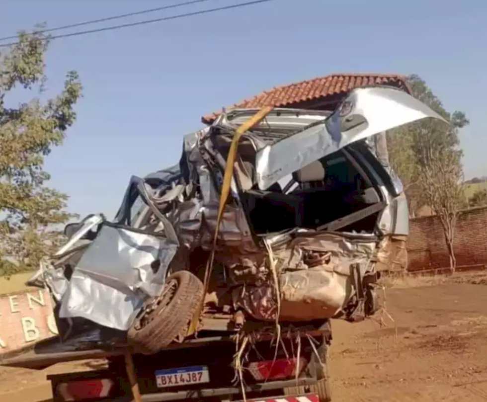 Médico morre em acidente entre carro e carreta na BR-158