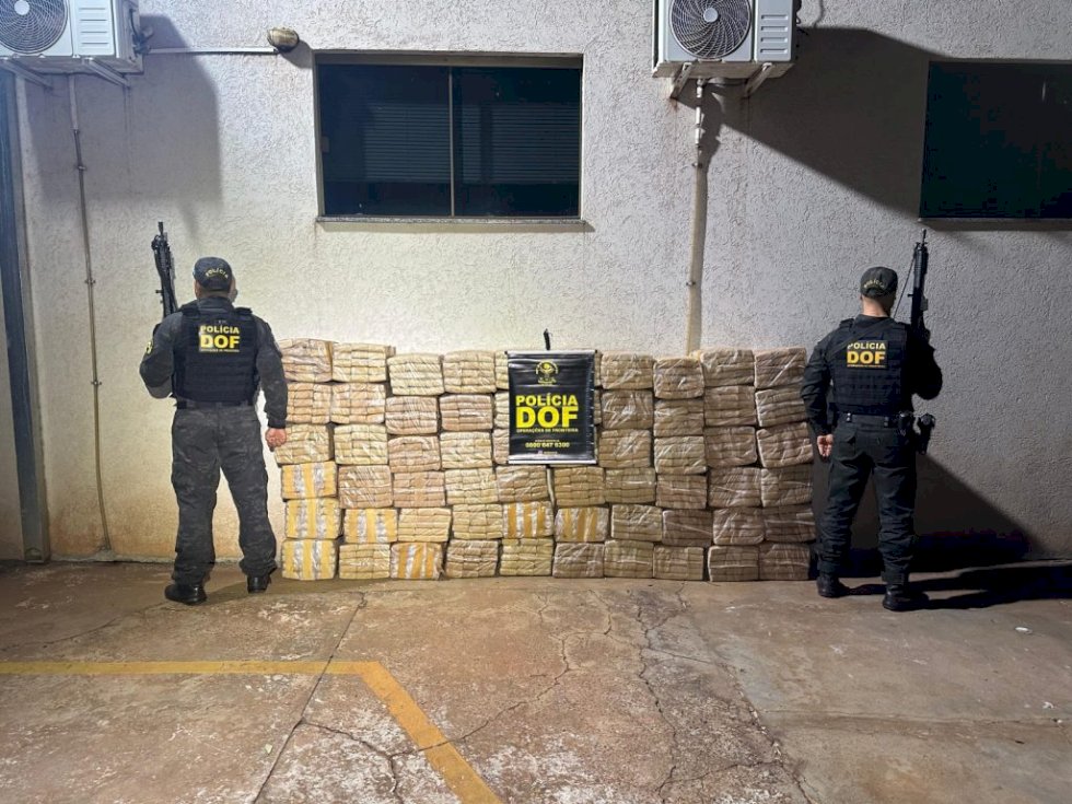 Veículo com mais de 900 quilos de maconha é apreendido pelo DOF