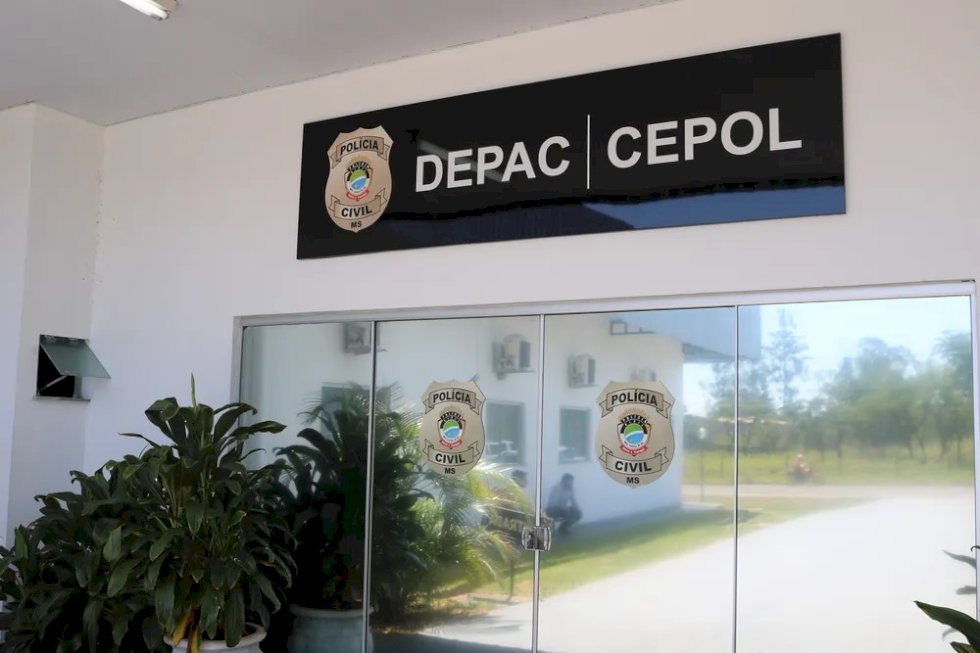 Acidente entre carro e caminhão deixa três mortos na BR-163